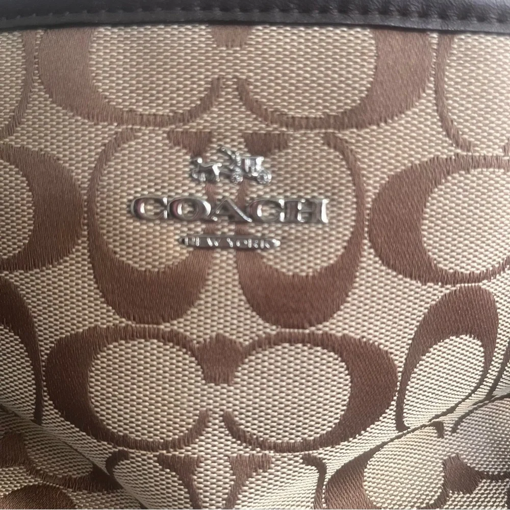 COACH, Signature C Brown and Tan shoulder/tote bag - Picture 6 of 17